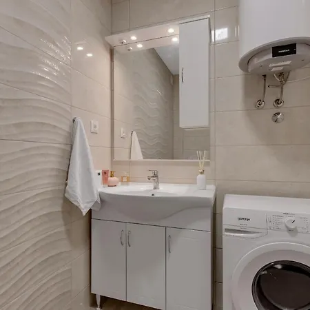 Seaview Ella Apartman